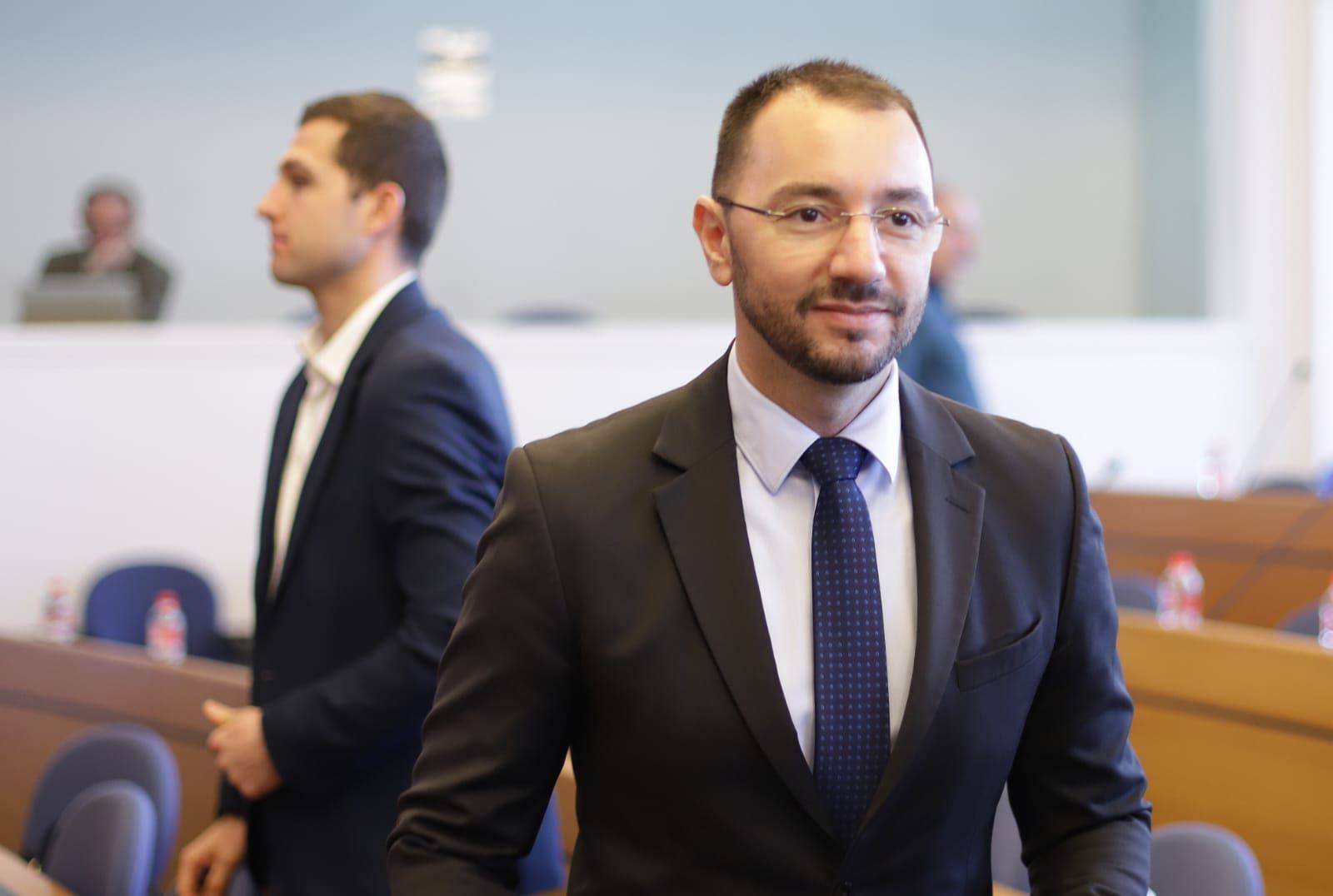  Антон Хекимян 